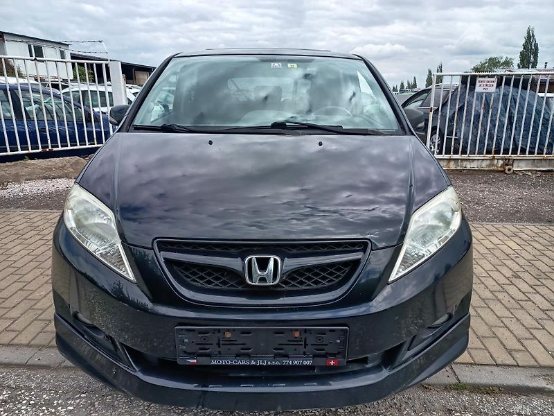 Honda FR-V (2005) 2.0i 110kv 6 mist - fotka 2 z 34