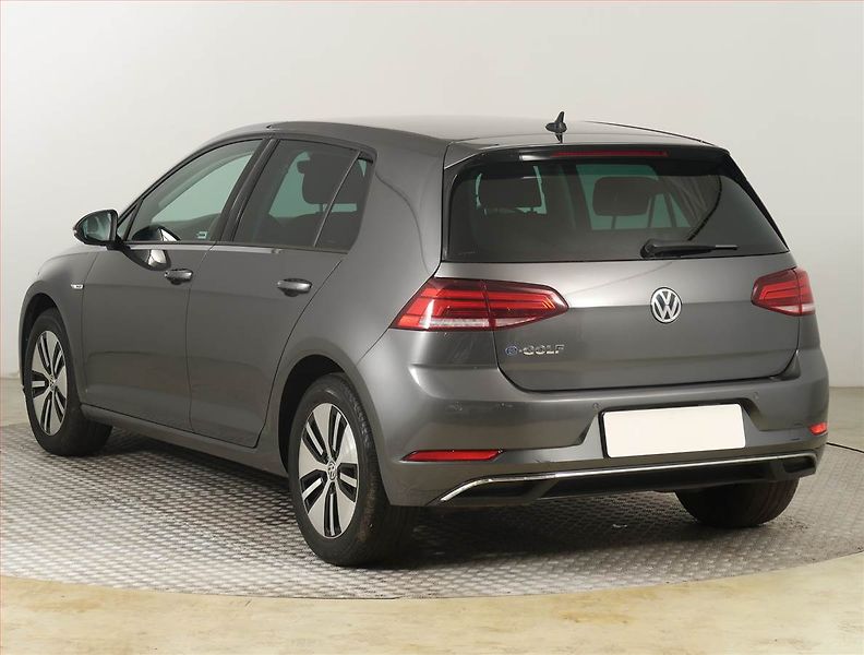 Volkswagen Golf (2020) 32 kWh - 37 Ah, SoH 92% - fotka 4 z 21
