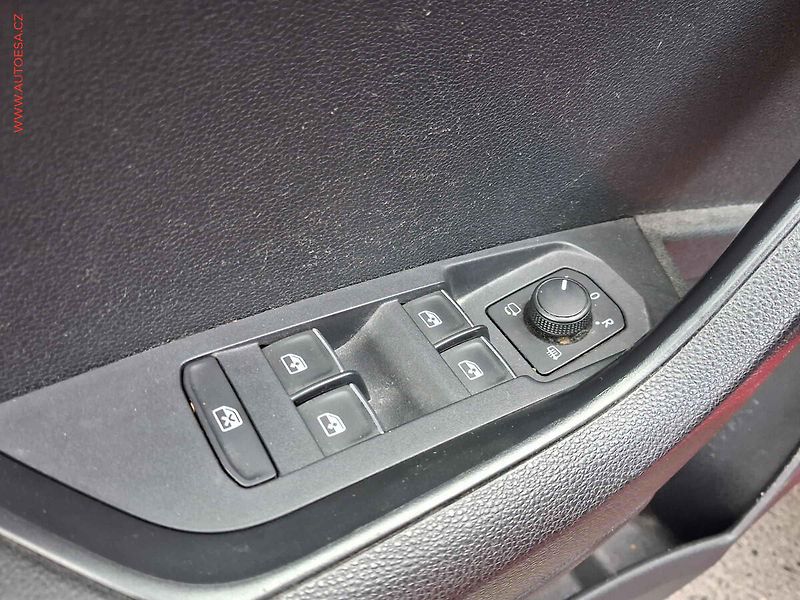 Škoda Karoq (2018) 1.6 TDi, Style, DSG, TZ, navi - fotka 13 z 18