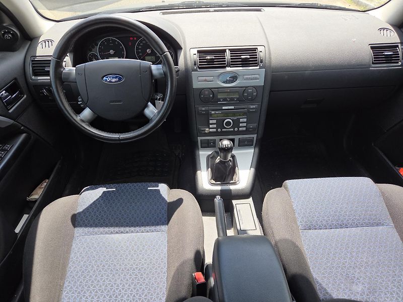 Ford Mondeo 1,8i  - fotka 8 z 10