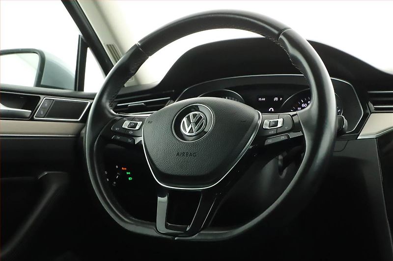 Volkswagen Passat (2019) 2.0 TDI, Automat, Kůže - fotka 16 z 21