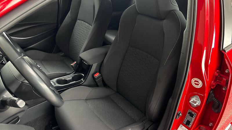Toyota Corolla 1.8 Hybrid AUT Comfort Touring - fotka 15 z 27