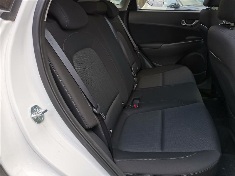 Hyundai Kona 1,6 T-GDI 145kW Smart AT - fotka 10 z 19