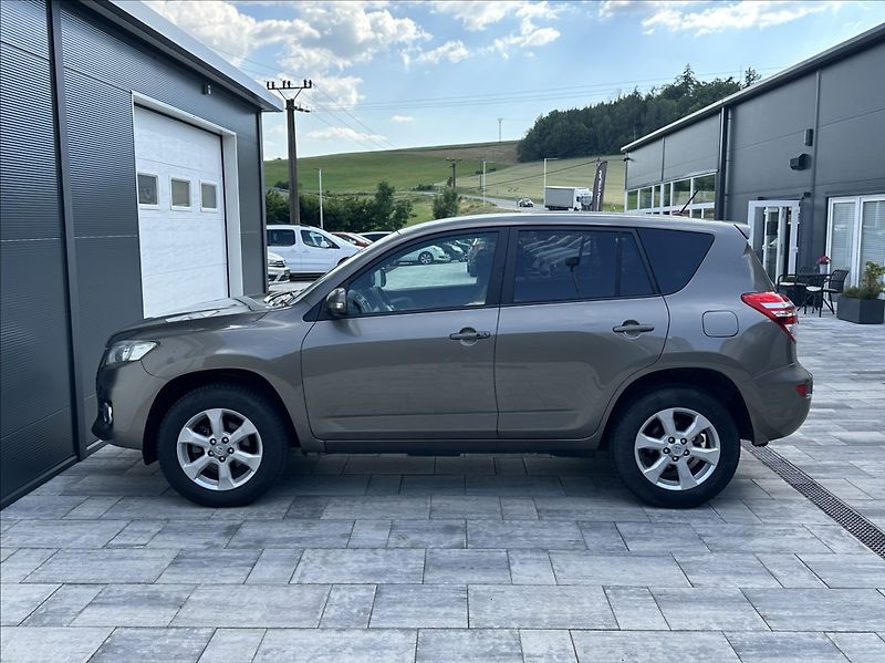 Toyota RAV4 2,0 158PS  Life A/T 4x4 - fotka 11 z 51