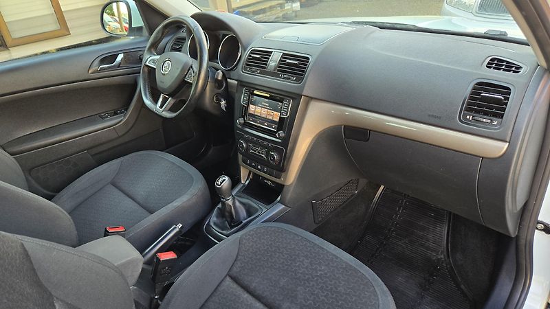 Škoda Yeti 2.0TDI ELEGANCE 4x4*ZADÁNO* - fotka 19 z 41