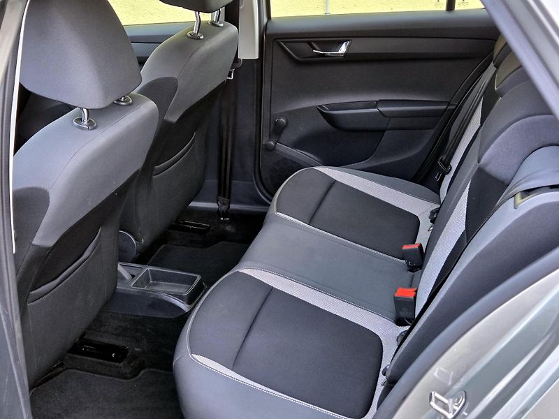 Škoda Fabia PANORAMA,SERV.KNÍŽKA 1.MAJ   - fotka 16 z 42