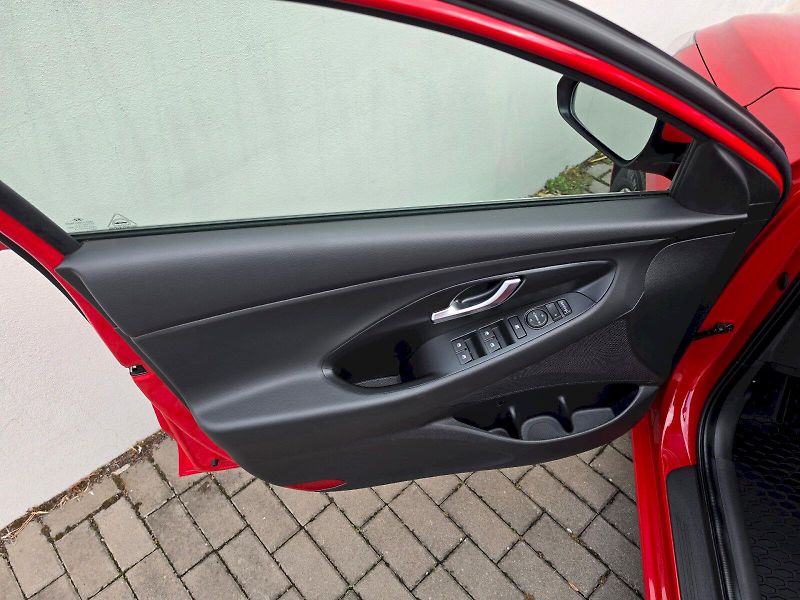 Hyundai i30 (2022) SW Family Smart 1,5GDi 80kW - fotka 21 z 29