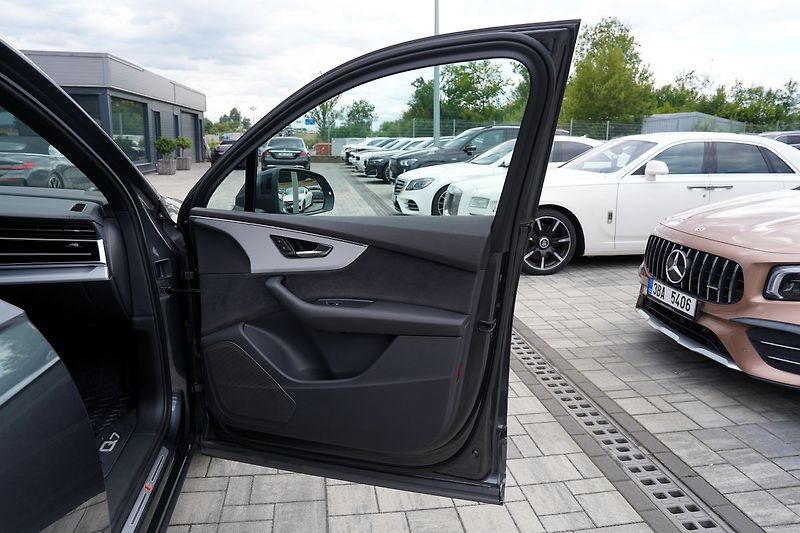Audi Q7 50 TDI/Q/360/20/Sline/DPH - fotka 22 z 50