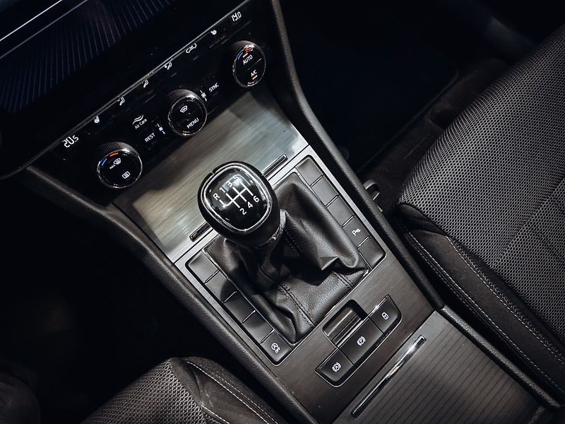 Škoda Superb 2.0 TDI 110kW Style Combi - fotka 15 z 30