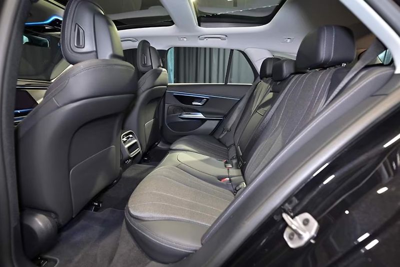 Mercedes-Benz Třídy E 220d 4M Avantgarde 360 Pano Ta - fotka 7 z 15