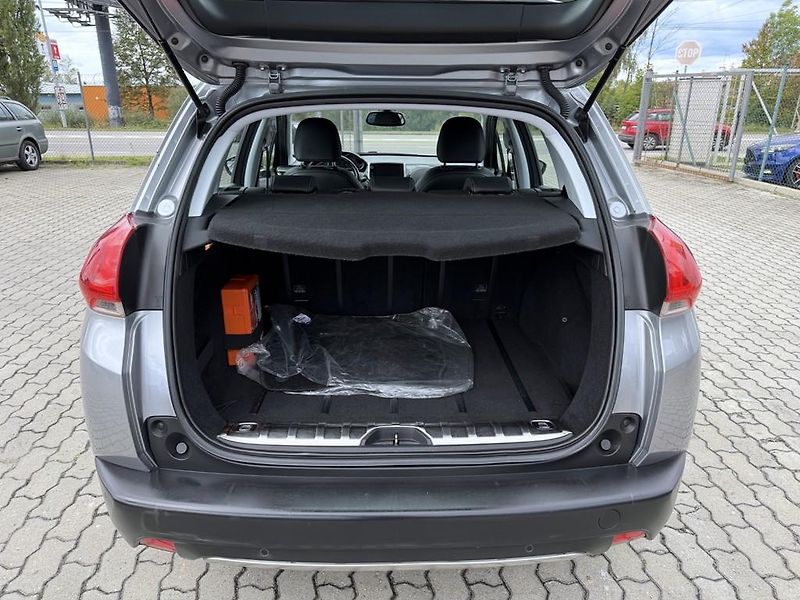 Peugeot 2008 1.2T 81 kW navigace, serviska - fotka 9 z 18