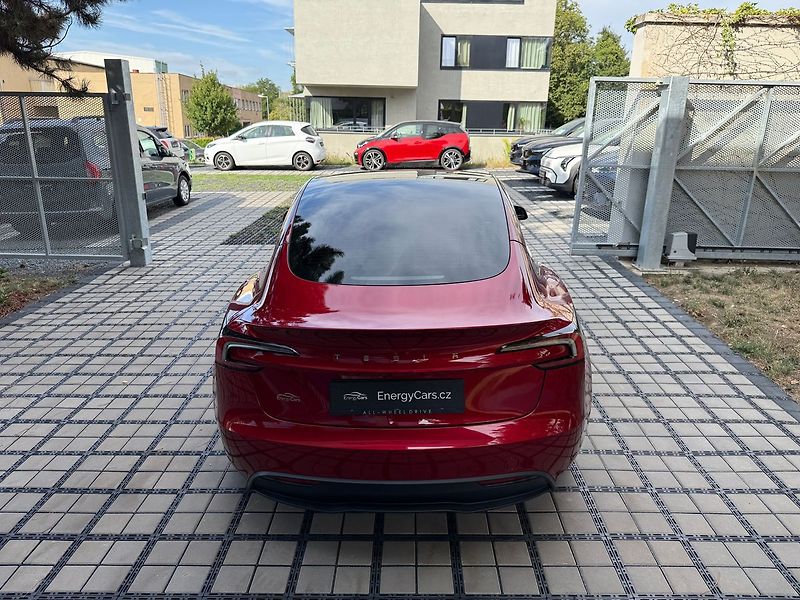 Tesla Model 3 Standart Range Premium - fotka 34 z 37