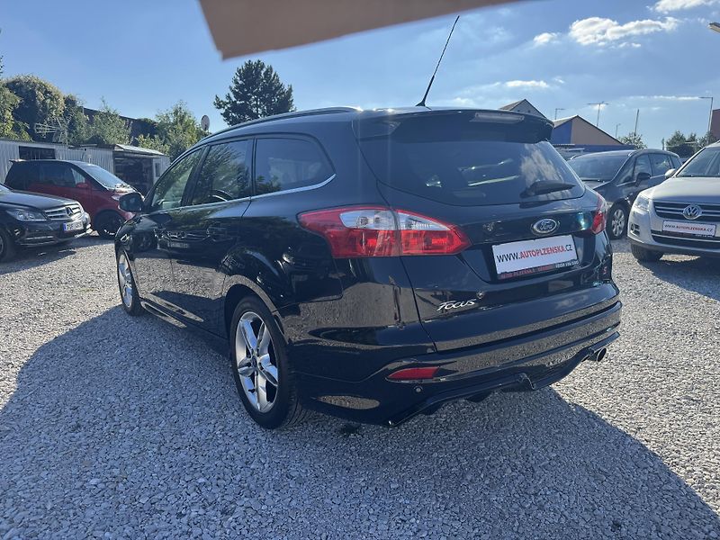 Ford Focus (2014) ST-LINE 1.6, rezervace - fotka 7 z 44