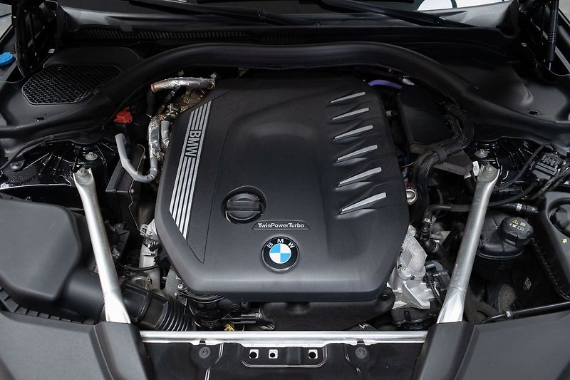 BMW Řada 5 530d xD TAŽNÉ*N.TOPENÍ*ČR 1.M* - fotka 44 z 51