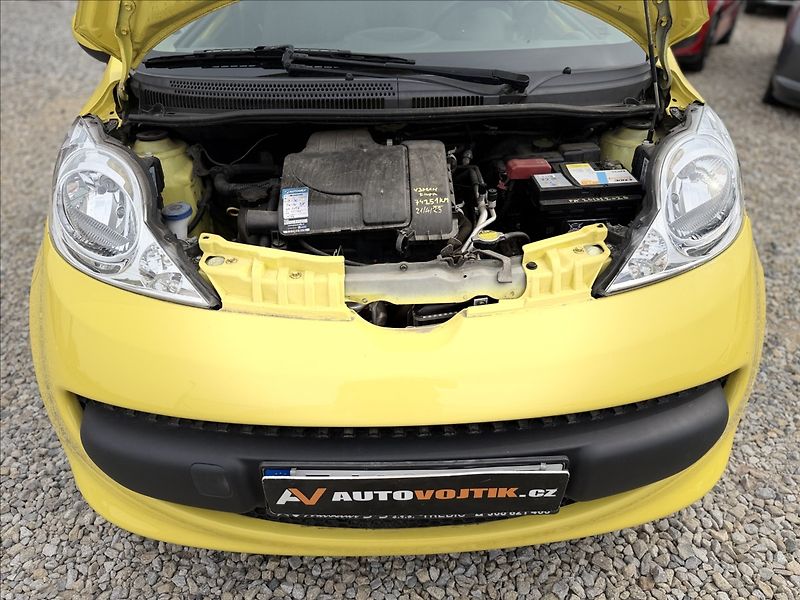 Peugeot 107 1,0 i 77tKm KLIMA SERVO - fotka 19 z 19