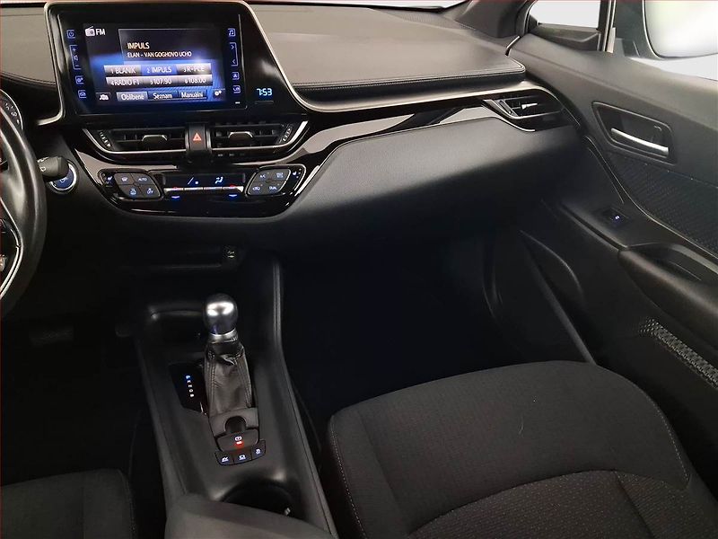 Toyota C-HR (2018) 1.8 Hybrid, Automat - fotka 8 z 25
