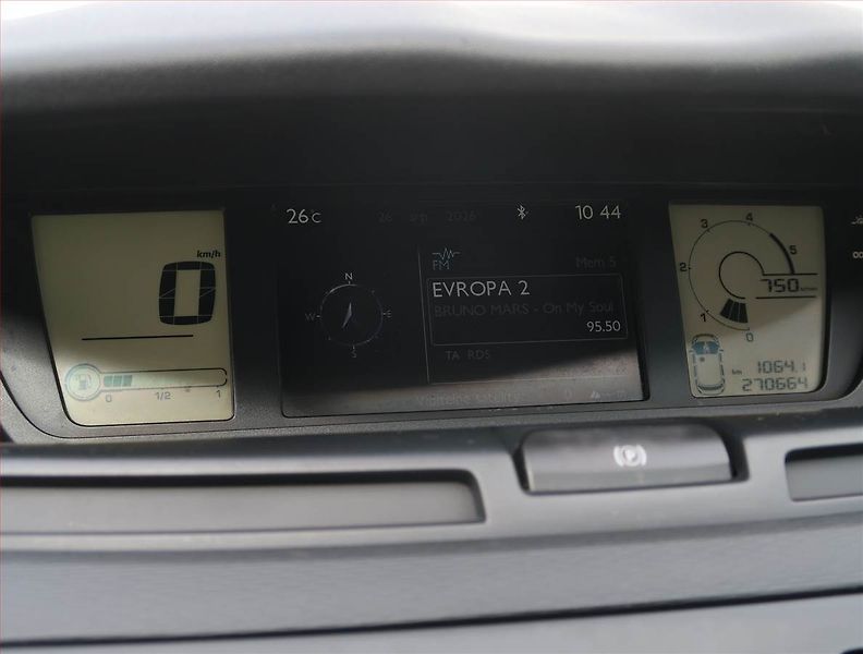Citroën C4 Picasso (2013) 1.6 HDi, 7 míst, po STK, Tažné - fotka 13 z 17