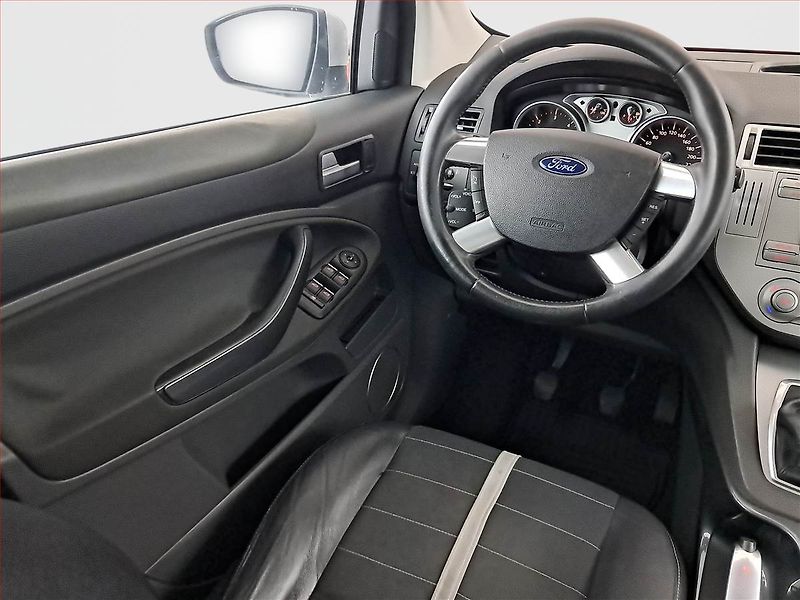 Ford Kuga (2010) 2.0 TDCi, 4X4, Tempomat - fotka 7 z 17