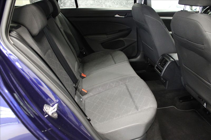 Volkswagen Golf 1,5 TSI EVO 96KW M6 1.MAJ. CZ - fotka 11 z 34