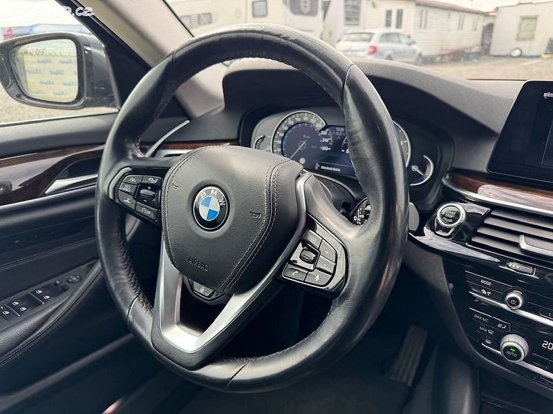 BMW Řada 5 (2017) 520d xdrive Sportline kombi - fotka 25 z 50