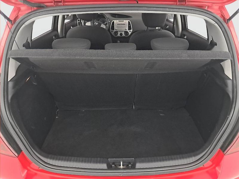 Hyundai i20 (2011) 1.2, v provozu - fotka 14 z 15