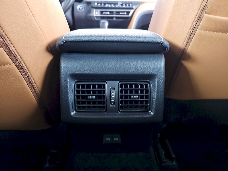 Toyota Camry (2025) 2.5HEV 230k - fotka 22 z 26