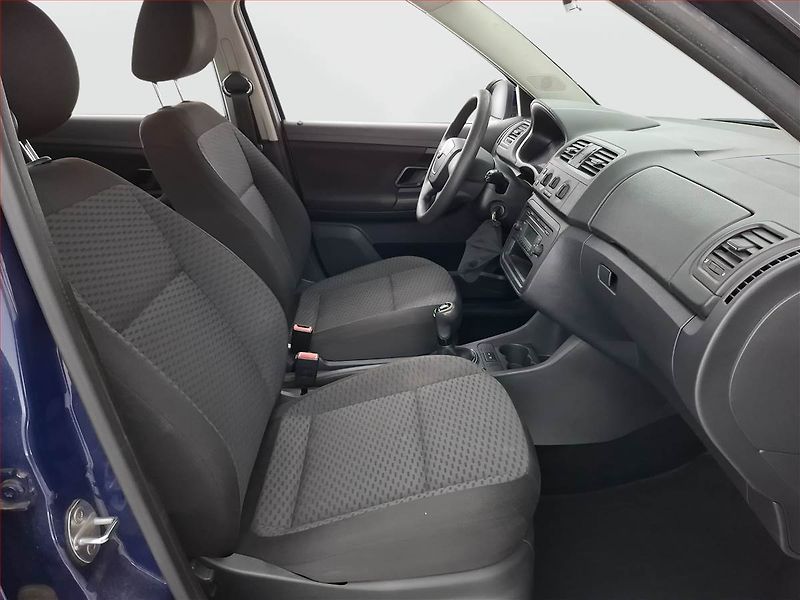 Škoda Fabia (2011) 1.6 TDI, po STK, servisované - fotka 9 z 13