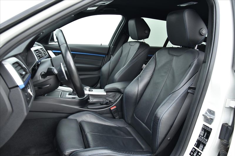 BMW Řada 3 320i xDrive 135kW MPAKET ČR - fotka 10 z 27