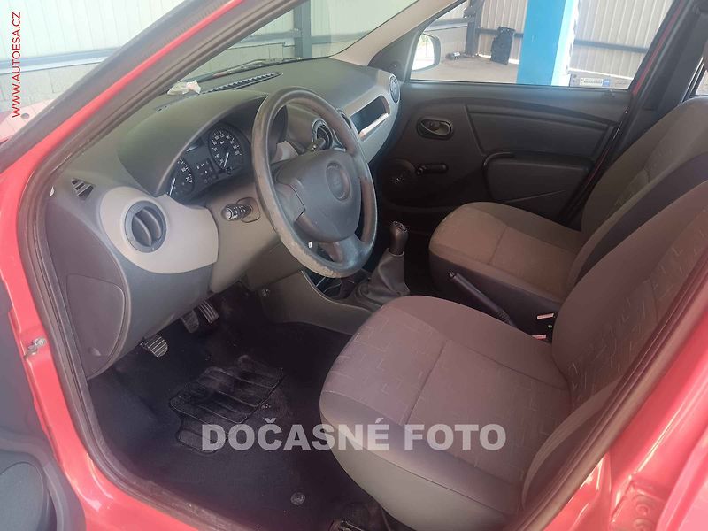 Dacia Logan (2011) 1.2i, 1.maj,ČR - fotka 3 z 3