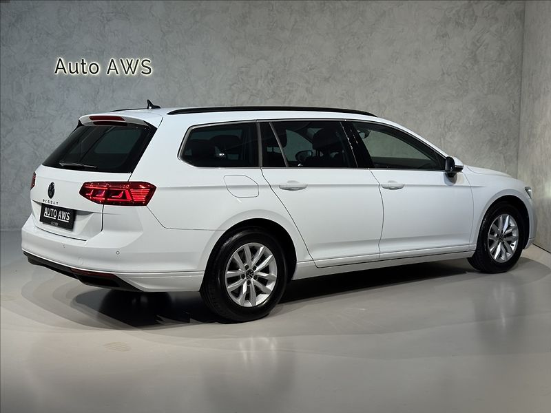 Volkswagen Passat 2,0 TDi  DSG Business IQ Light - fotka 7 z 43