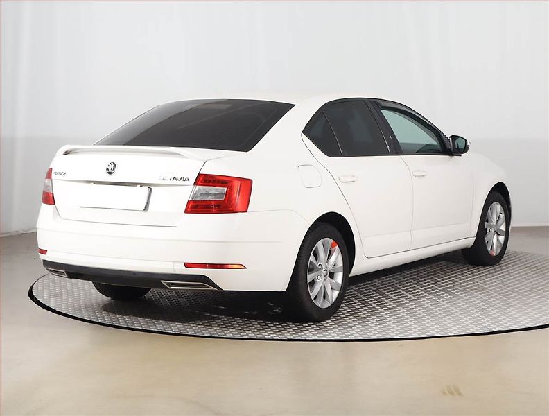 Škoda Octavia (2018) 1.6 TDI, Tempomat - fotka 5 z 22