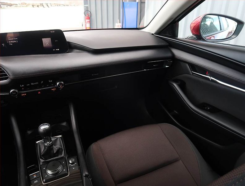 Mazda 3 (2026) Selection e-Skyactiv G140 - fotka 8 z 21