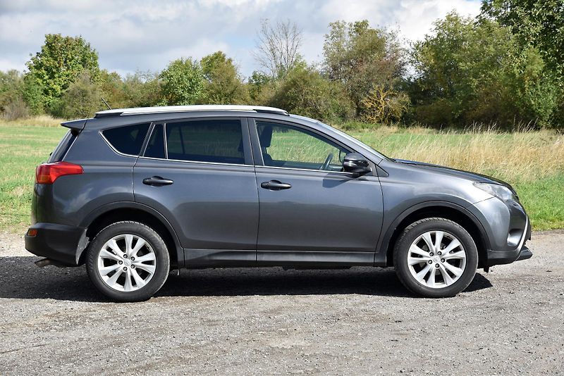 Toyota RAV4 2.2 D4-D AWD,XENONY,KAMERA,ČR - fotka 2 z 49