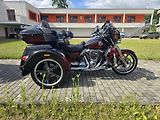 Harley-Davidson FLHTCUTG Tri Glide Ultra Classic (2022) - náhled 3