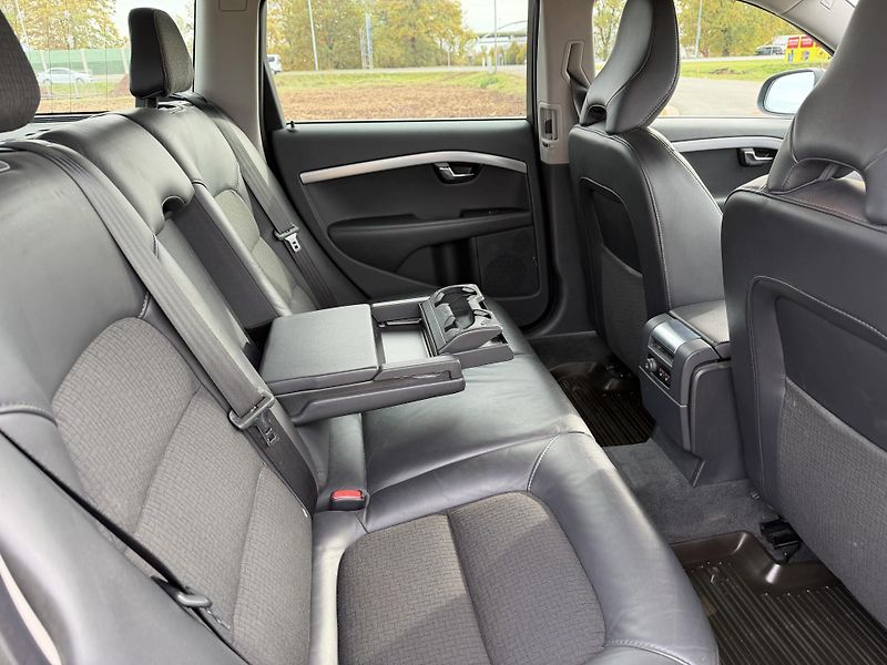 Volvo V70 2.0 D4 POLESTAR NAVI ROZVODY - fotka 35 z 46