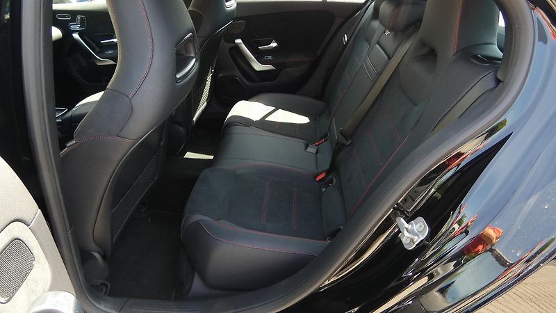 Mercedes-Benz Třídy A 220d DCT - fotka 19 z 22