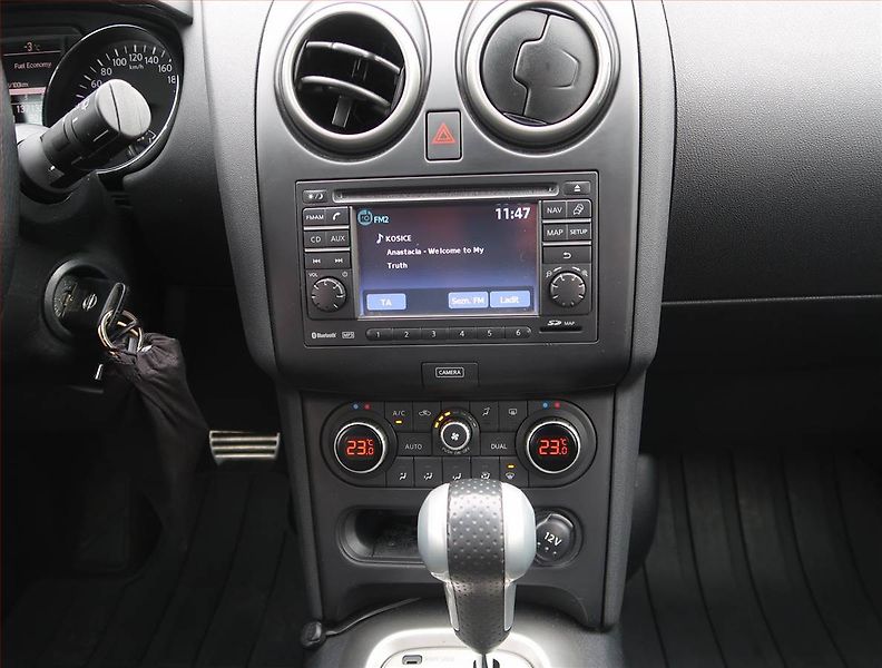 Nissan Qashqai (2012) i-Way 2.0 dCi, 4X4, Automat - fotka 12 z 19
