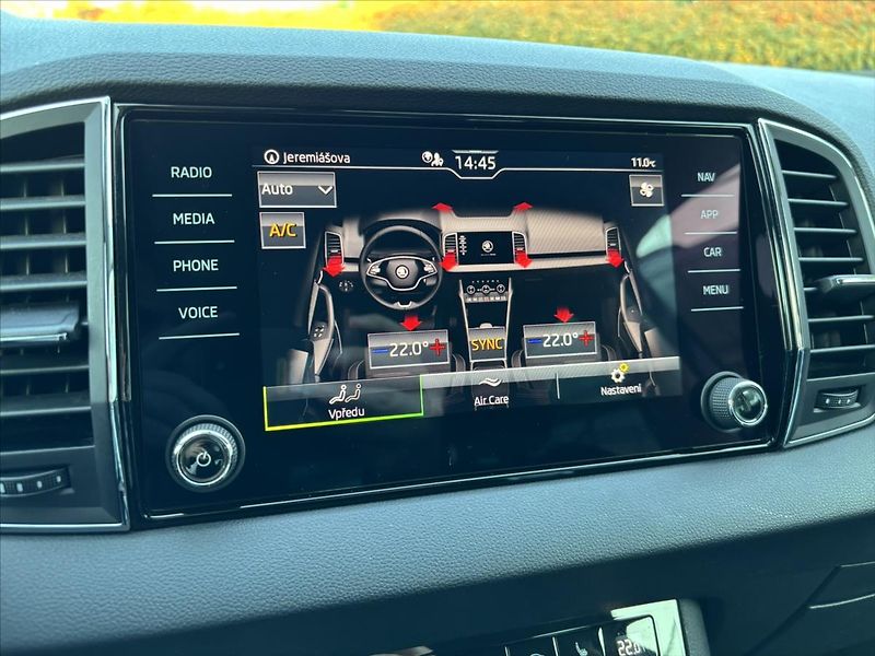 Škoda Karoq 2,0 TDi 110kW Style ADAPTIV - fotka 22 z 45