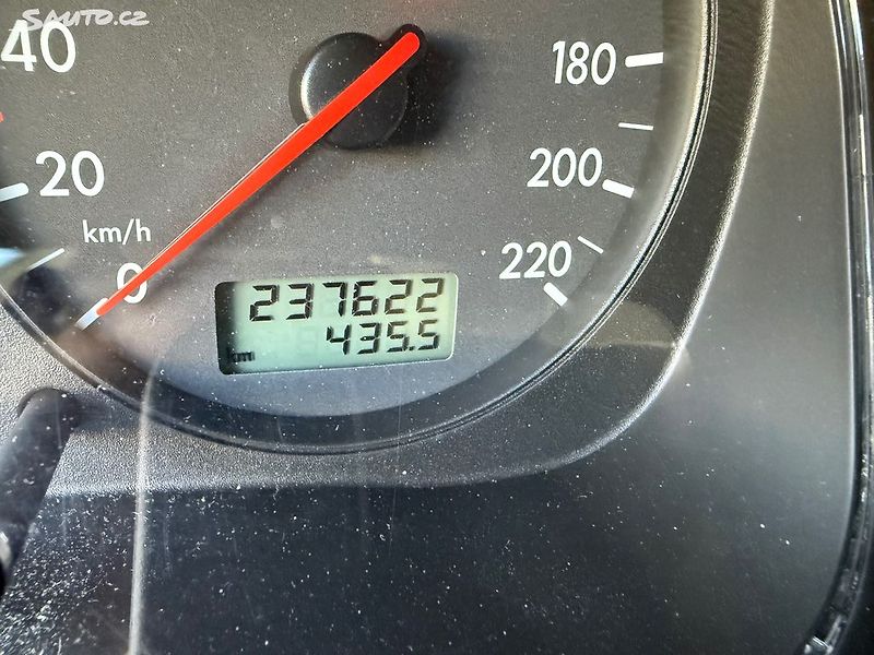 Volkswagen Golf (2004) 1.4i, 55kw Nová STK L+Z pneu - fotka 17 z 19