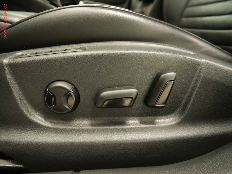 Škoda Octavia (2015) 2.0TDi, RS, DSG, xenon - fotka 10 z 23