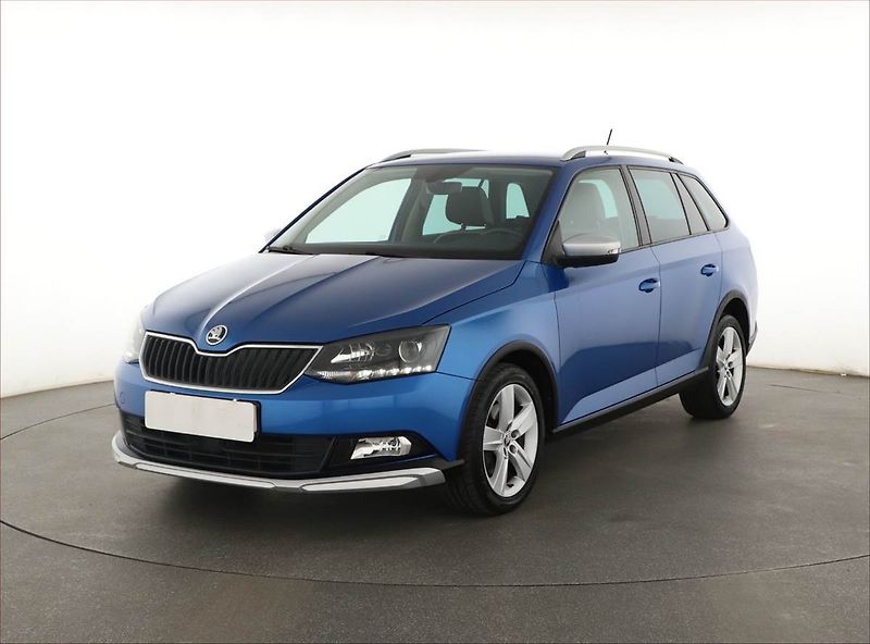 Škoda Fabia (2017) Scoutline 1.2 TSI, Serv.kniha - fotka 2 z 13