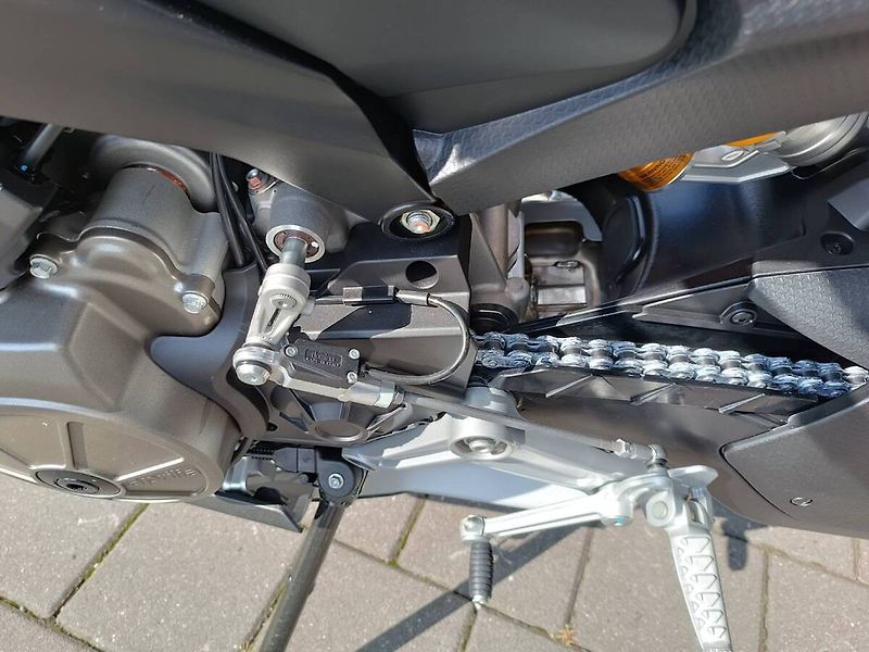 Aprilia Tuono 660 (2025) Factory Dark Beshee + 4roky zá - fotka 10 z 12