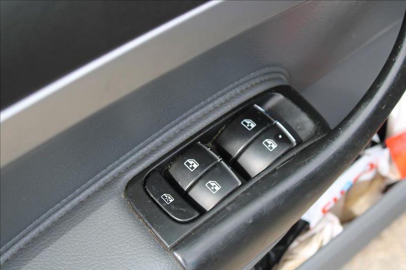 Saab 9-3 2,0 i  AUTOMAT, KLIMA - fotka 14 z 28