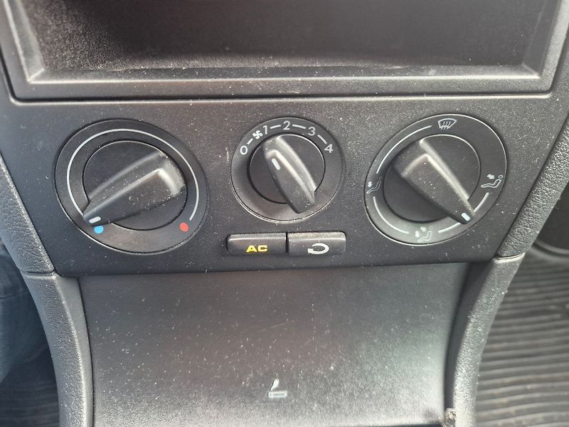 Škoda Octavia 1.9TDi 74Kw, STK do 02/2028 - fotka 15 z 18