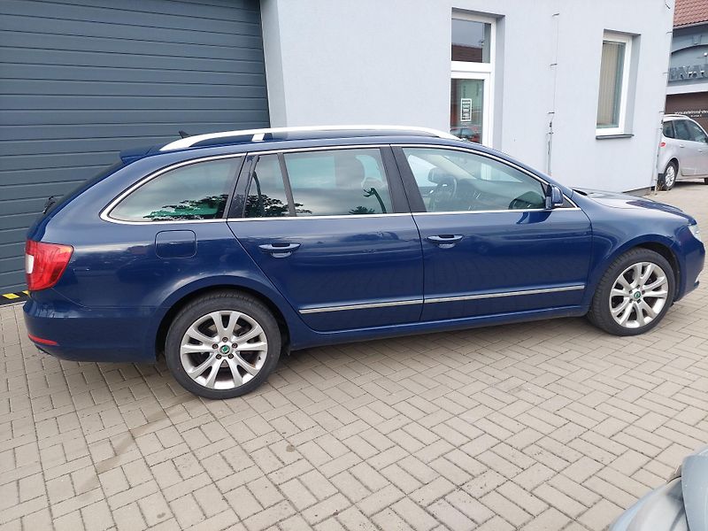 Škoda Superb (2011) Combi 2.0TDi DSG 125kW - fotka 2 z 18