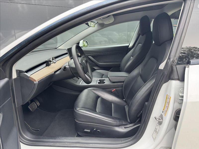 Tesla Model 3 LR REFRESH 4WD 82kWh - fotka 11 z 32
