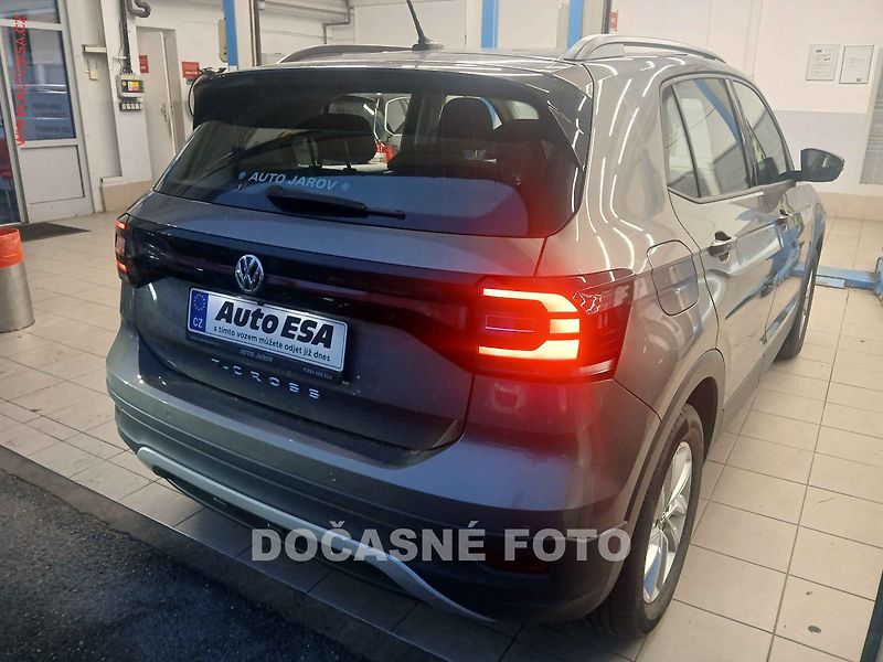 Volkswagen T-Cross (2019) 1.0TSI, 1.maj,ČR, AT, autoAC - fotka 2 z 3