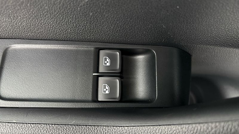 Škoda Fabia 1.0 TSI Ambition Combi - fotka 22 z 23