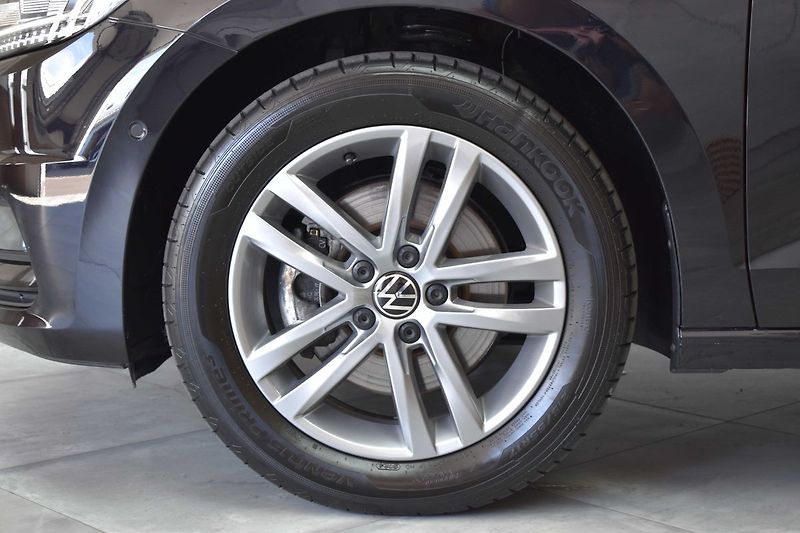 Volkswagen Touran 2.0TDI DSG*TAŽNÉ*7.MÍST*ČR 1.M - fotka 39 z 48