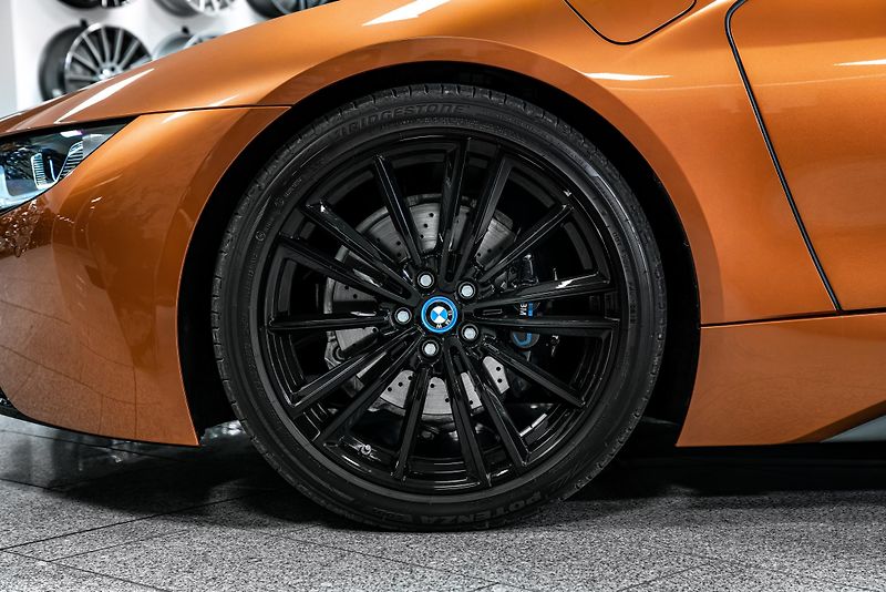 BMW i8 ROADSTER LASER/H&K/HUD/KARBON - fotka 9 z 25